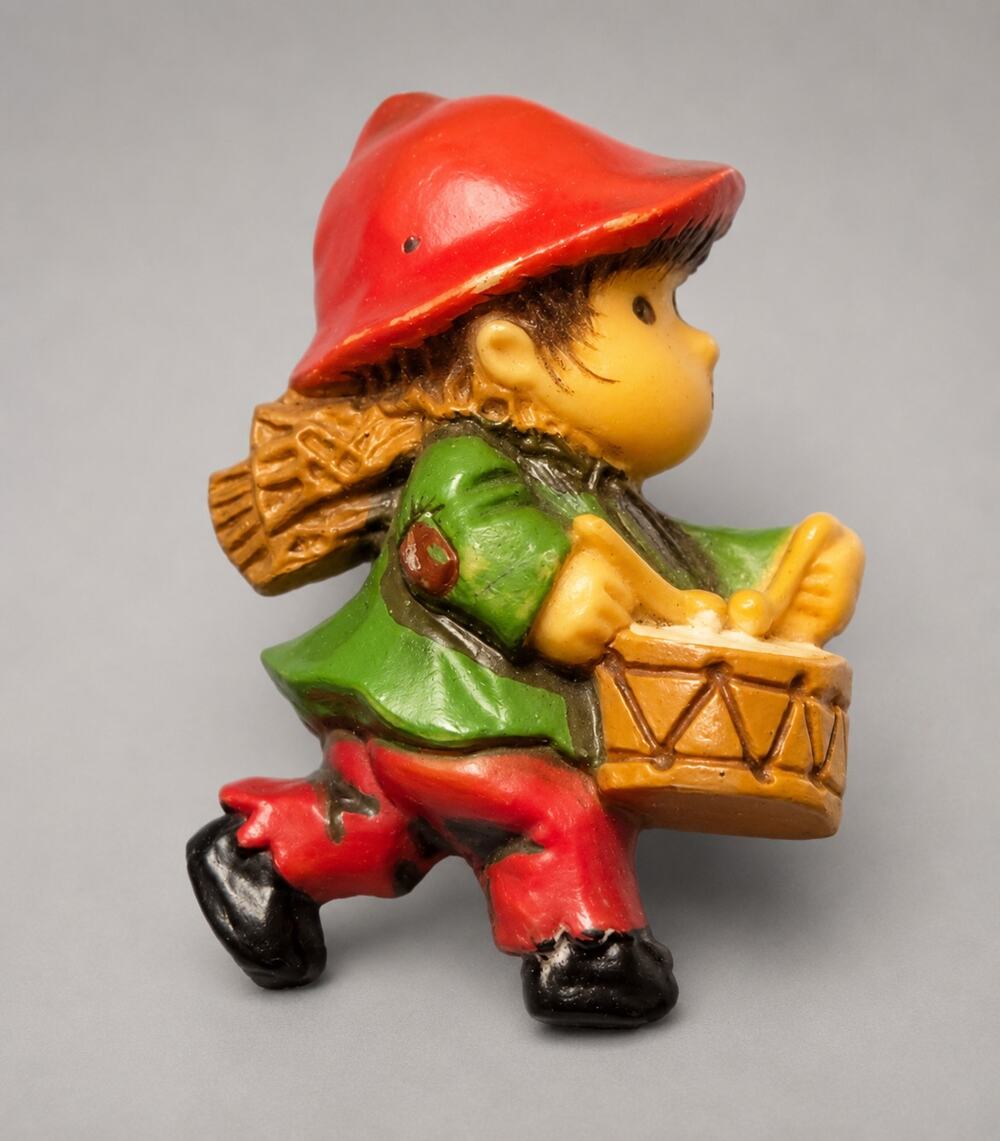 Vintage Hallmark‎ Little Drummer Boy Brooch Pin 3 Dimensional Christmas h-75